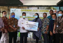 AAUI memberikan bantuan kepada kroban banjir kota serang.