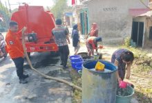 Distribusi air bersih ke sejumlah kecamatan di Kabuapten Lebak. Foto: LKBN Antara