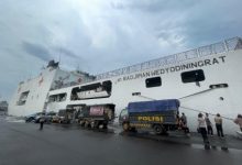 Bantuan paket sembako dikrim melalui Pelabuhan Tanung Perak, Surabaya. Foto Yono