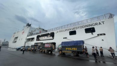 Bantuan paket sembako dikrim melalui Pelabuhan Tanung Perak, Surabaya. Foto Yono