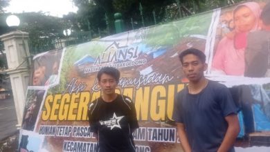 Penggalangan dana LSM GMBI bagi warga korban banjir bandang di Cigobang. Foto Antara