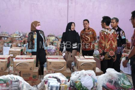 Bantuan UEP dari Pemprov Banten disalurkan di Kab Tangerang. Foto: Biro Adpim Banten