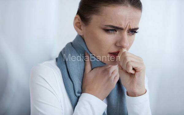 Lendir tubuh di tenggorokan jadi penyebab batuk. Foto: Istimewa