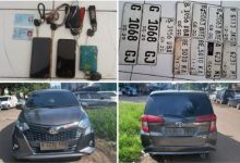 Barang bukti kejahtan modus pinjam mobil korban di Tangerang. Foto Antara