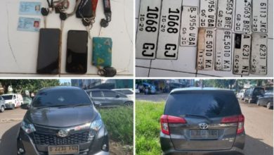 Barang bukti kejahtan modus pinjam mobil korban di Tangerang. Foto Antara