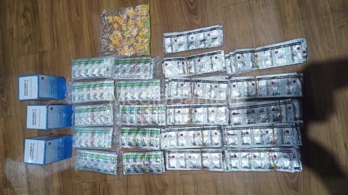 Baran bukti yang disita dari pengenar narkoba berupa obat keras. Foto Yono