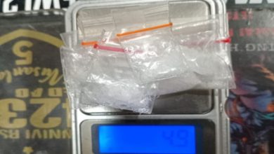 Barang bukti sabu dan alat komunikasi. Foto: Yono