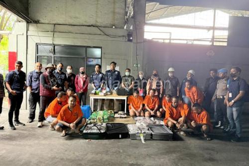 Barang bukti sabu dan happ five. Foto Antara