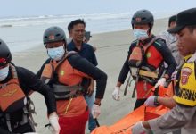 Basarnas Bengkulu kembali mengevakuasi mayat tanpa identias di pesisir pantai. Foto Antara