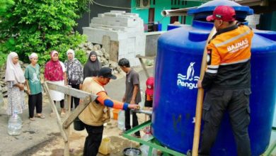 Baznas kirim bantuan air bersih 16.000 liter ke Tangsel. foto Antara