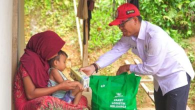 Penyaluran bantuan dari Baznas untuk Muslim Baduy. Foto: Antara