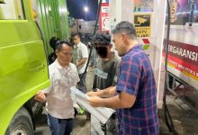 Pemeriksaan BBM bersubsidi. Foto Budi Wahyu Iskandar