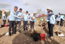 BBWSC3 tanam pohon dan tangani sampah di Sungai Cibante. Foto Antara