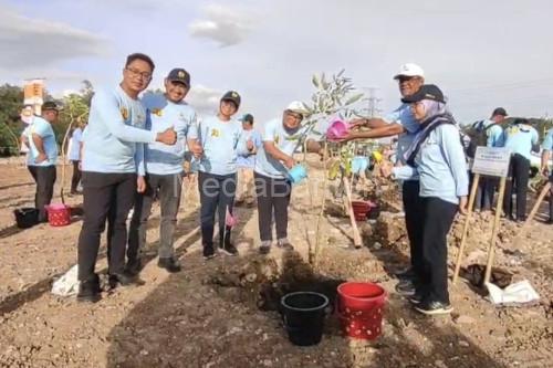 BBWSC3 tanam pohon dan tangani sampah di Sungai Cibante. Foto Antara