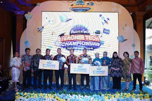 Guru-guru Sulawesi berfoto bersaa di Bakti BCA: TTC 2026 Jakarta. Foto BCA