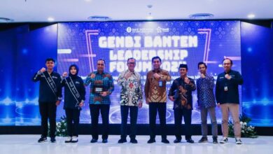 Pemberian beasiswa pendidikan BI Perwakilan Banten. Foto: Antara