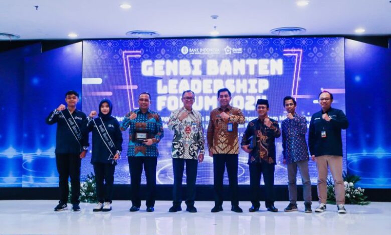 Pemberian beasiswa pendidikan BI Perwakilan Banten. Foto: Antara