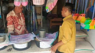 Pedagang beras di Pasar Tradisional Kabupaten Serang. Foto: Yono