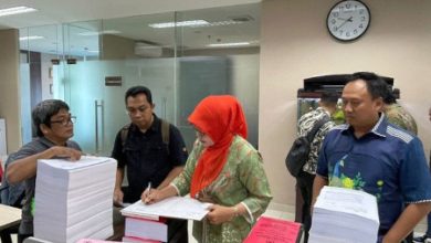 Berkas perkara pemerasan oleh tersangka Firli Bahur, Ketua KPK Non Aktif di Kejati DKI Jakarta. Foto: LKBN Antara