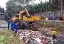Aksi bersih-bersih Kali Sabi Cibodas, Kota Tangerang. Foto Biro Adpim Banten