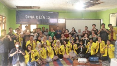 Bina desa 12 Vokasi UI dan Pokdarwis Kubang Baros. Foto: PR Bina Desa 12 Vokasi UI