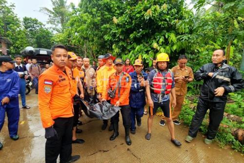 Bocah SD ditemukan tewas di Sungai Baros. Foto: Antara