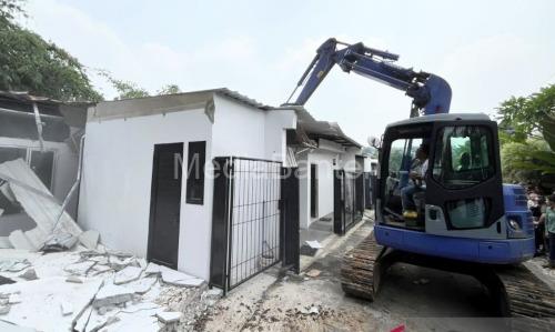Pembongkaran 10 Unit "Apartemen Mewah" di Lapas Cibinong. Foto Antara
