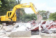 Pembongkaran tempat hiburan malam di Kalodran. Foto: Aden Hasanudin