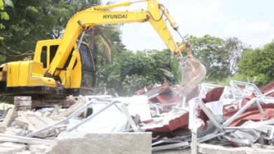 Pembongkaran tempat hiburan malam di Kalodran. Foto: Aden Hasanudin