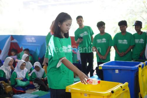 Edukasi pemilahan pembuangan sampah. Foto: Humas Pertamina Patra Niaga