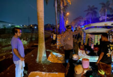 Pembubaran kelompok remaja yang tengah nongkrong oleh Tim Gabungan Polres Serang. Foto: Yono