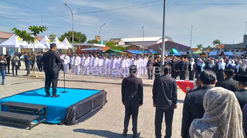 Walikota Serang, Budi Rustandi melantikan 269 pejabat eselon 2 dan 3 di Pasar Kepandean. Foto: Daeng Yusvin