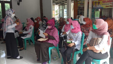 Dinkes Banten sosialisasikan pentingnya buku KIA di Kramatwatu, Kabupaten Serang. Foto: Dinkes Banten