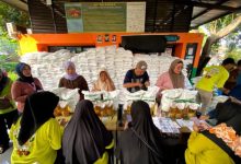 Perum Bulog Jakarta dan Banten salurkan bantuan pangan. Foto Antara