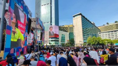 Warga padati Bunderan HI, Jakarta. Foto: Antara