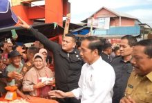 Bupati Bengkulu Utara, Mian saat dampingi Presiden RI Jokowi. Foto: LKBN Antara