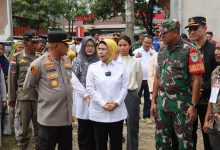 Forkopimda Kabupaten Serang monitoring TPS Nikomas Gemilang. Foto: Yono