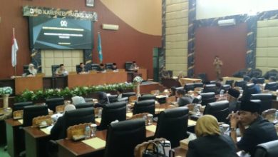 Rapat Paripurna penyapaian nota RAPBD Pandeglang tahun 2027. Foto Nana Amdan