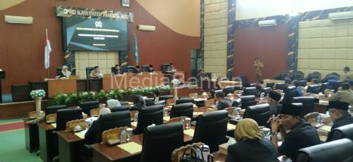 Rapat Paripurna penyapaian nota RAPBD Pandeglang tahun 2027. Foto Nana Amdan