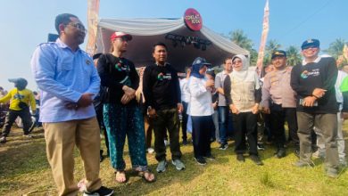 Bupati Pandeglang, Raden Dewi Setiani membuka acar Tasyakuran Laut dan Ruwatan Carita. Foto Istiemewa