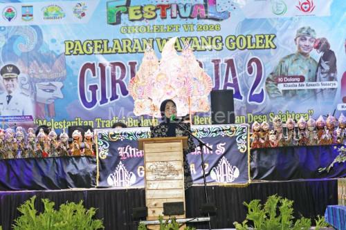 Bupati Serang, Ratu Rachmatuzakiyah di Desa Cikolelet. Foto Antara