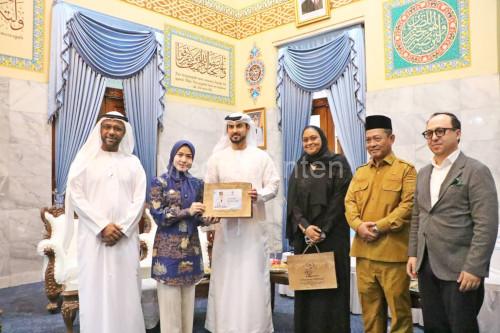 Bupati Serang, Ratu Rachmatuzakiyah bersama Dubers UEA, Abdulla Saleem Al Dhaeri. Foto Web Pemkab Serang
