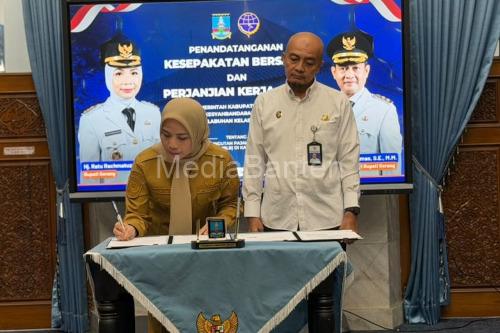 Pemkab Serang dan Syahbandar Banten teken MoU pengiriman MBLB via laut. Foto Antara