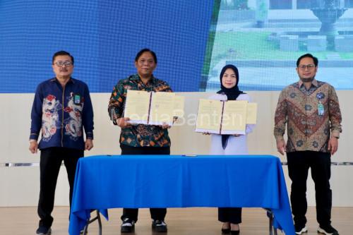 Bupati Serang, Ratu Rachmatuzakiyah dan BBPVP MoU soal pelatihan dan penempatan kerja. Foto: Arief Sholeh