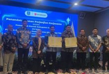 Bupati Serang, Ratu Rachmatuzakiyah resmi mengalihkan pengelolaan RKUD ke Bank Banten. Foto Antara