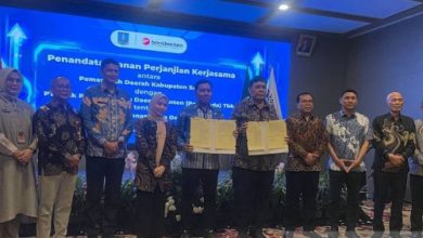 Bupati Serang, Ratu Rachmatuzakiyah resmi mengalihkan pengelolaan RKUD ke Bank Banten. Foto Antara
