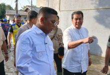 Bupati Tangerang, Moch Maesyal Rasyid bersama Gubernur Banten, Andra Soni. Foto Antara