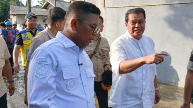 Bupati Tangerang, Moch Maesyal Rasyid bersama Gubernur Banten, Andra Soni. Foto Antara