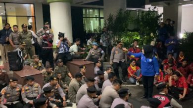 Buruh Tangerang berusaha kuasai Kantor Bupati Tangerang. Foto: Iqbal Kurnia