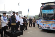 Layanan bus dan angkot garatis bagi pelajar. foto: Antara
